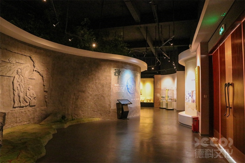 如何在城市展館設(shè)計(jì)中考慮安全和緊急疏散？
