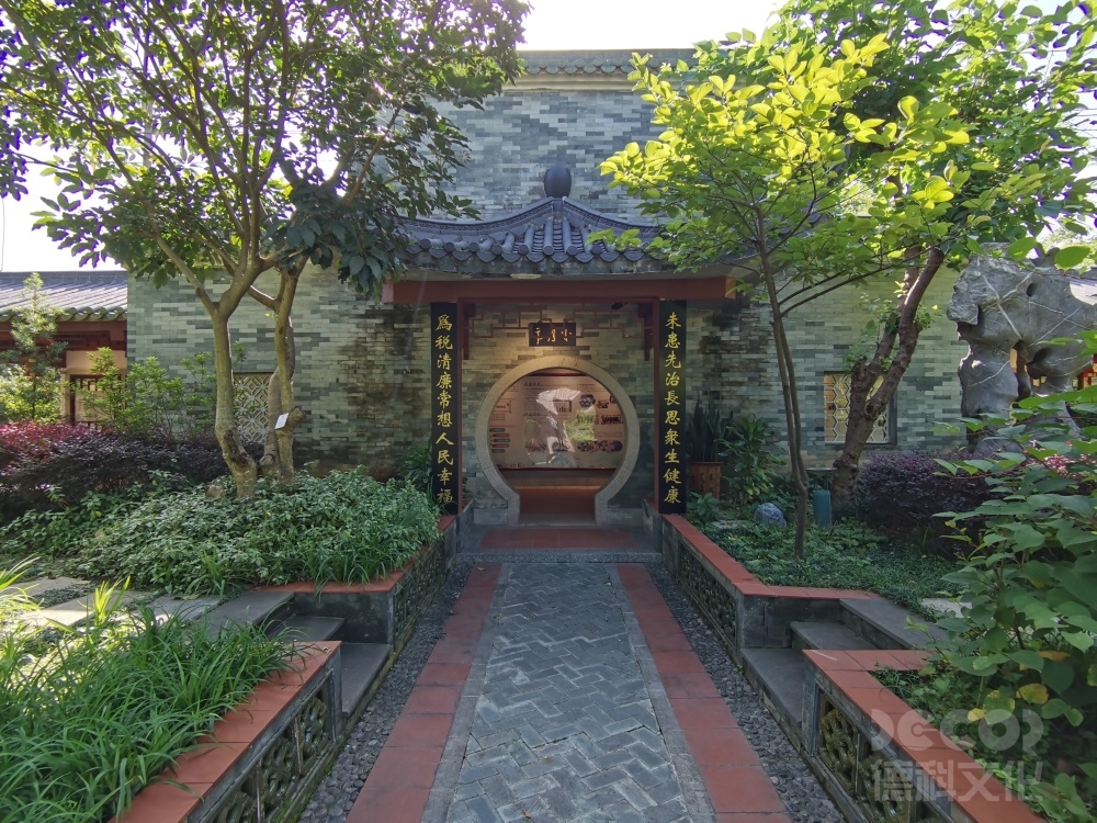 農(nóng)業(yè)科普館設(shè)計(jì)如何介紹農(nóng)村產(chǎn)業(yè)結(jié)構(gòu)和農(nóng)民就業(yè)創(chuàng)業(yè)的機(jī)會(huì)和挑戰(zhàn)？